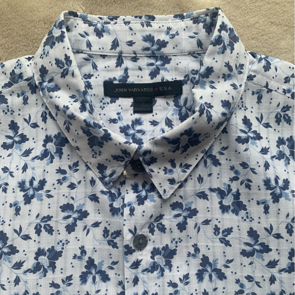 John Varvatos - Size Small
Gently used
